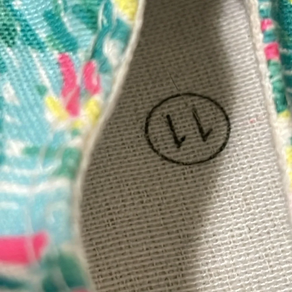 Women’s green pink floral fashionion sneakers size  11 - Picture 3 of 11